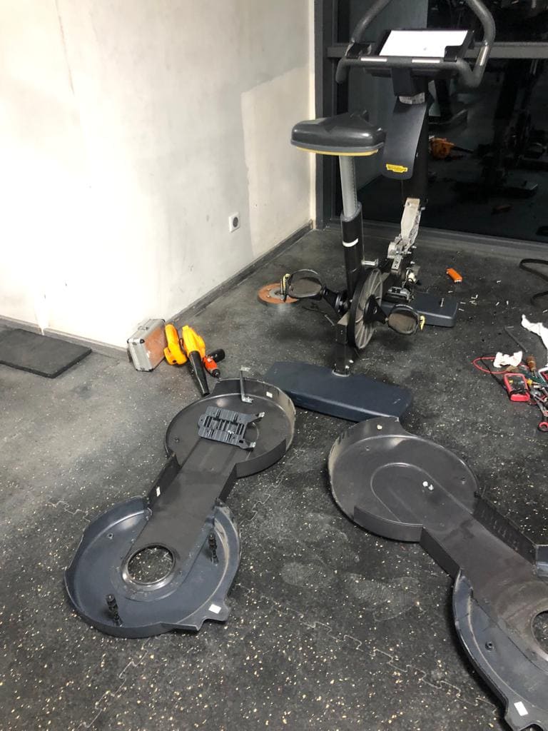 Réparation et maintenance d'équipements de fitness et machines de salle de sport